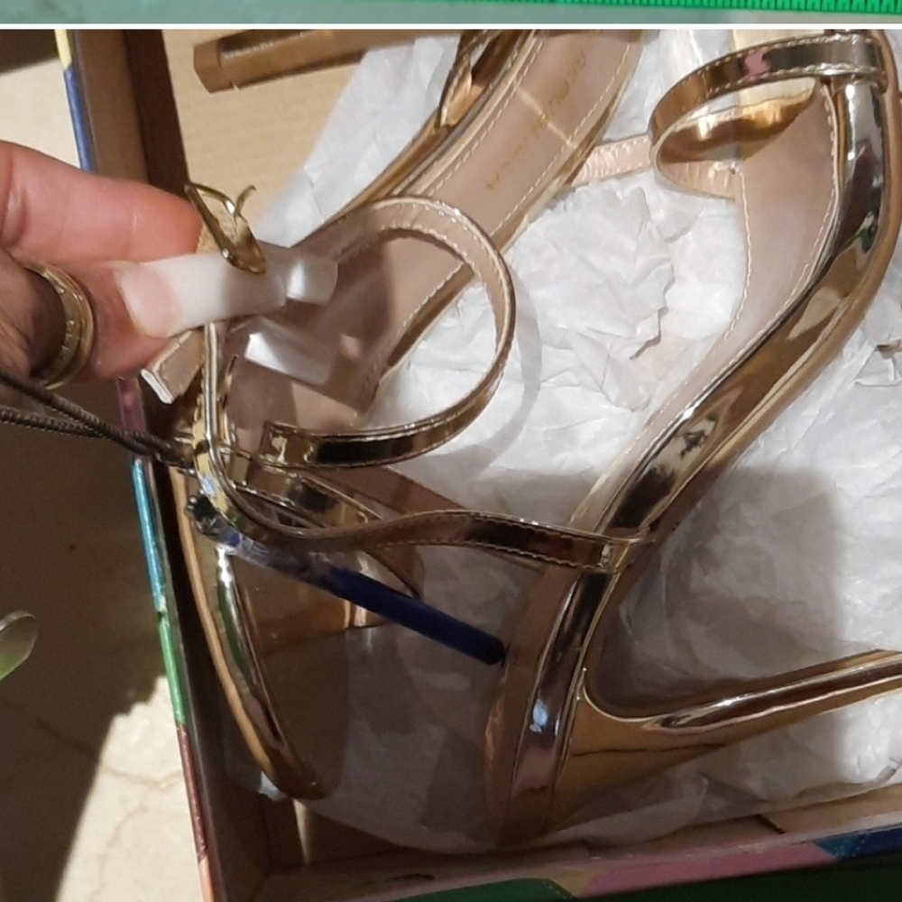 NIB SEXY GOLD PATENT STILETTOS ANKLE STRAP SANDALS 6.5 💝 🎁